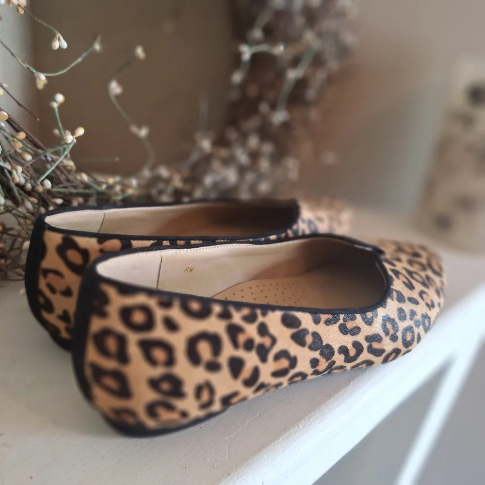 NWOT Vaneli Women's Leopard Print Flats Real Fur Sz 8 Wide